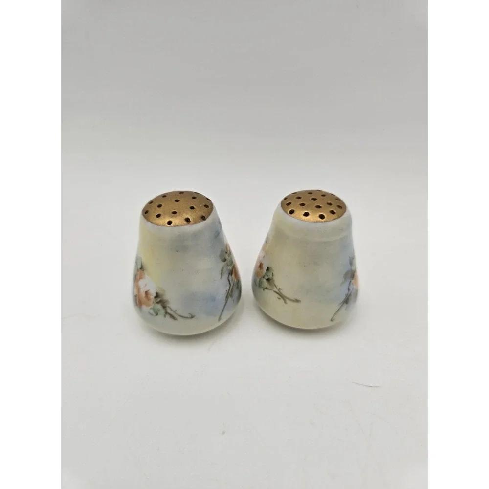 The Unbranded Brand vintage porcelain